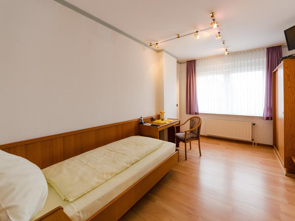 Landhotel Hamburger Hof Nettlingen Rum bild