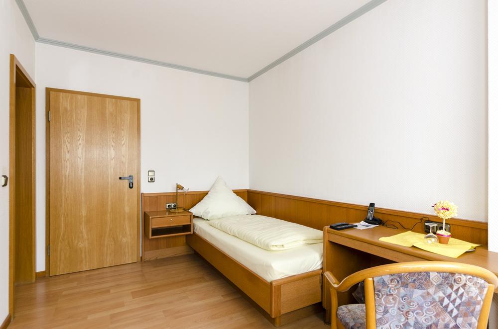 Landhotel Hamburger Hof Nettlingen Rum bild